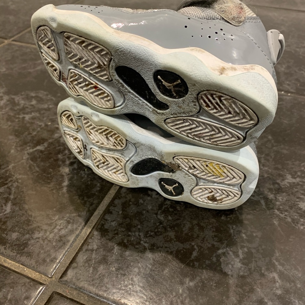 Toddler gray retro Jordan’s - Picture 5 of 5